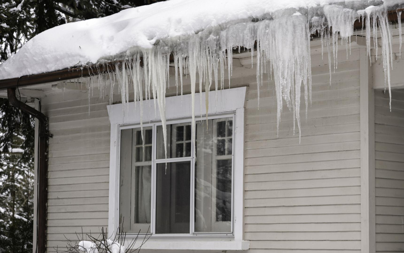 Infrared Diagnostics,  Ice dam and icicles on roof , MA