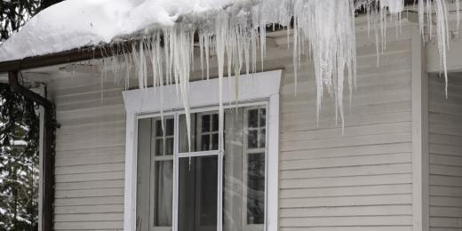 Infrared Diagnostics,  Ice dam and icicles on roof , MA